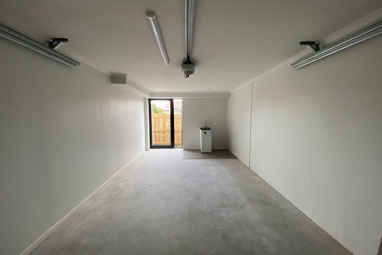 Photo of property in 6/5 Peachgrove Road, Te Atatu Peninsula, Auckland, 0610