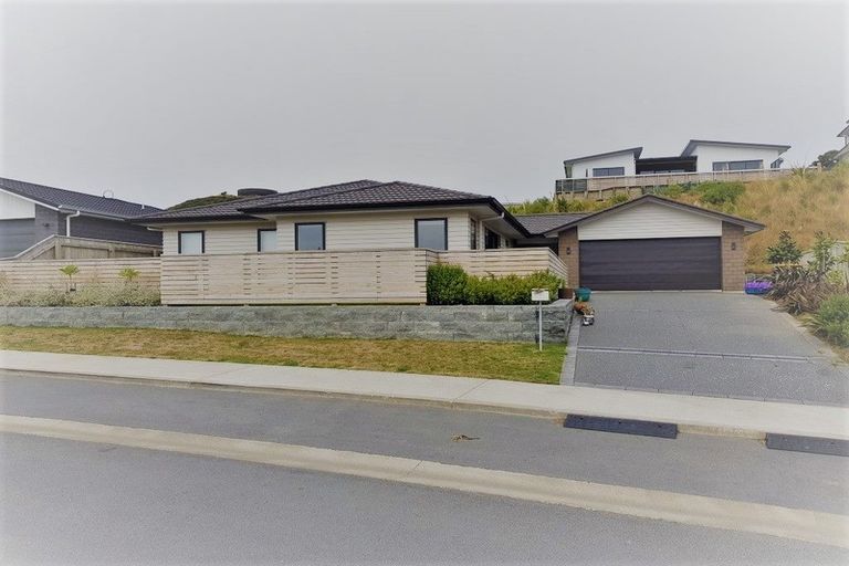 Photo of property in 42 Margaret Shields Avenue, Aotea, Porirua, 5024