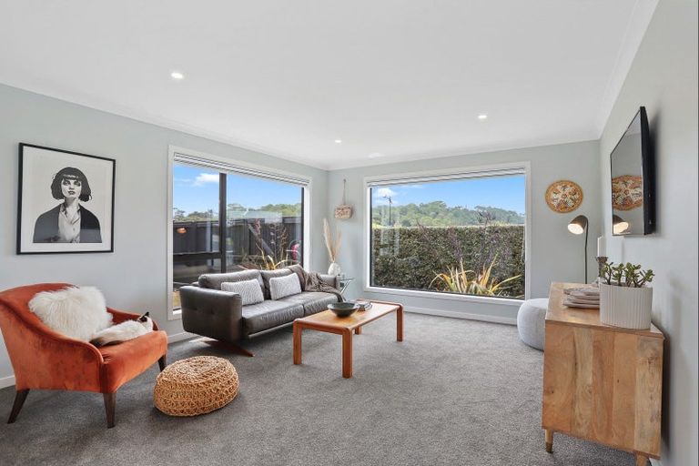 Photo of property in 15 William Blake Way, Riverhead, 0820