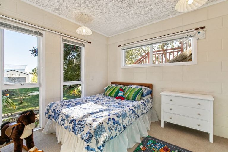 Photo of property in 73a Island Bay Road, Beach Haven, Auckland, 0626