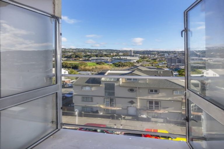Photo of property in Melksham Towers, 501/131 Brougham Street, Mount Victoria, Wellington, 6011