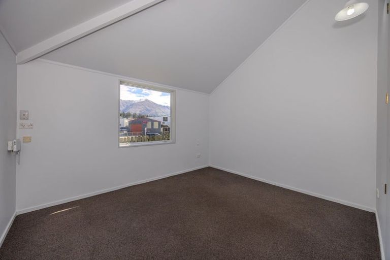 Photo of property in 9a Aeolus Place, Wanaka, 9305