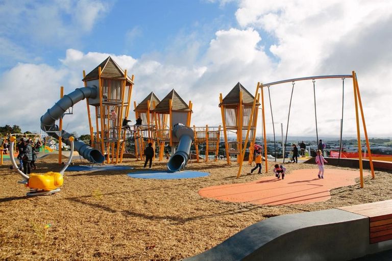 Photo of property in 23 Merv Clarke Lane, Massey, Auckland, 0614