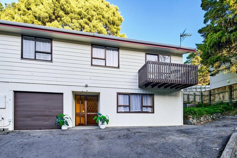 Photo of property in 72b Newlands Road, Newlands, Wellington, 6037