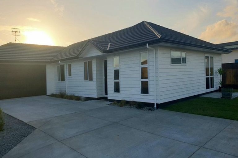 Photo of property in 16 Magnolia Crescent, Tawhero, Whanganui, 4501