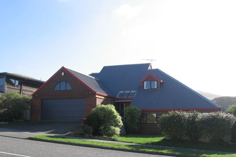 Photo of property in 118 Westchester Drive, Churton Park, Wellington, 6037