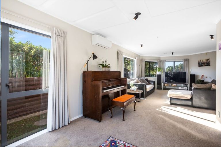 Photo of property in 10 Ribbonwood Terrace, Ranui, Porirua, 5024