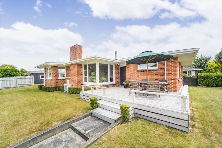 Photo of property in 16 Kapiti Place, Awapuni, Palmerston North, 4412
