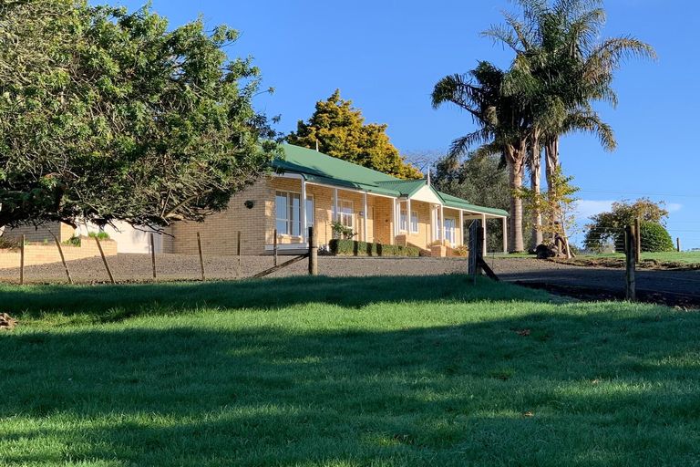 Photo of property in 154 Awa Road, Kumeu, 0891