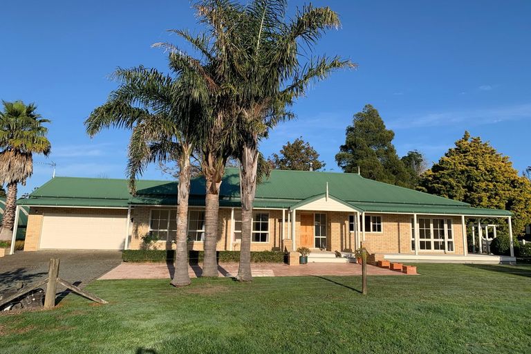 Photo of property in 154 Awa Road, Kumeu, 0891