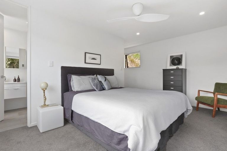 Photo of property in 102 Balmain Road, Chatswood, Auckland, 0626