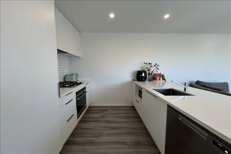 Photo of property in 2/12 Bostonkip Crescent, Fitzroy, Hamilton, 3282