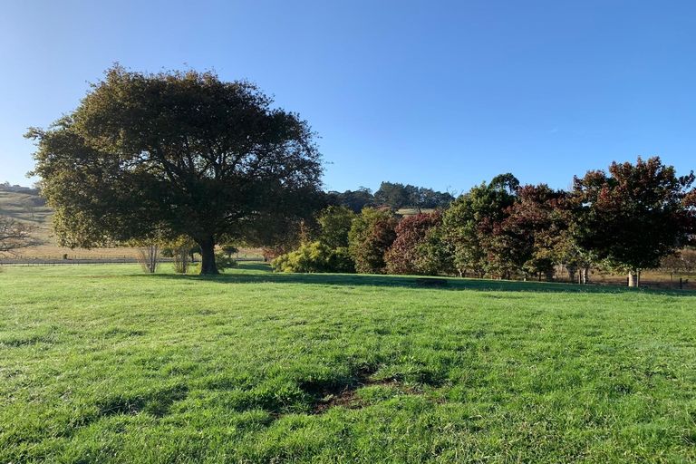 Photo of property in 154 Awa Road, Kumeu, 0891