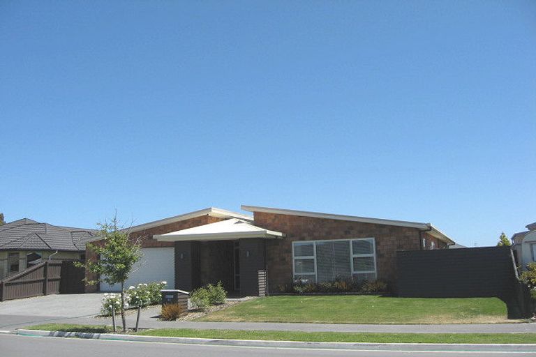 Photo of property in 61 Pohutukawa Crescent, Parklands, Christchurch, 8083