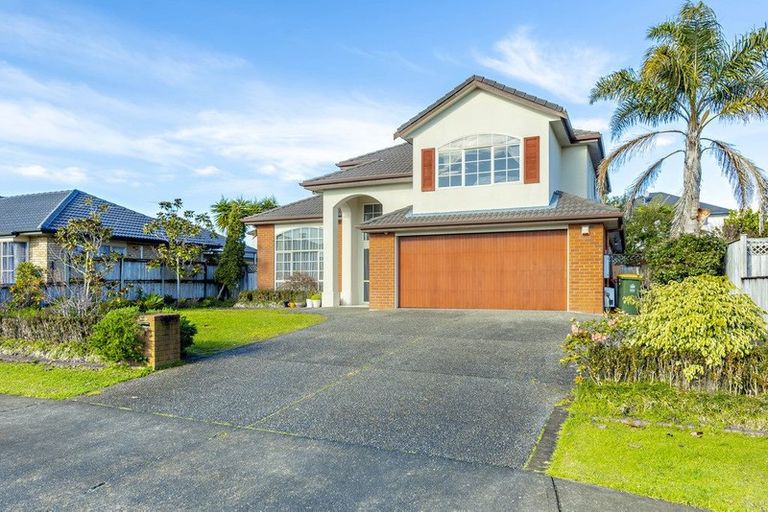 Photo of property in 42 Thornbury Crescent, East Tamaki Heights, Auckland, 2016