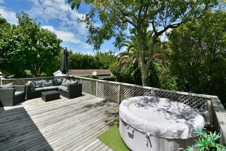 Photo of property in 19 John Road, Stanmore Bay, Whangaparaoa, 0932