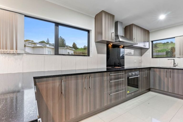 Photo of property in 41 Cape Vista Crescent, Pukekohe, 2120