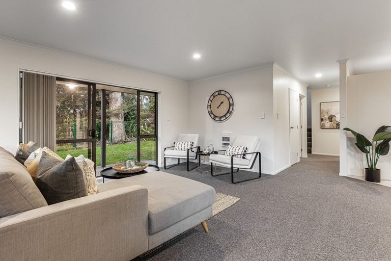 Photo of property in 16 Elder Place, Massey, Auckland, 0614