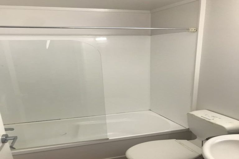 Photo of property in 2/93a Kelburn Parade, Kelburn, Wellington, 6012