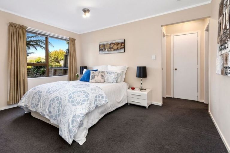 Photo of property in 5 Saint Benets Place, Tawa, Wellington, 5028