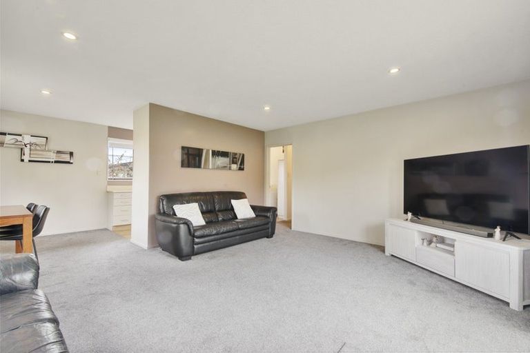 Photo of property in 2/21 Dunedin Street, Redwood, Christchurch, 8051