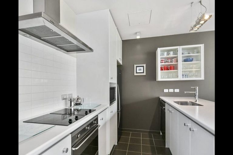 Photo of property in Montreaux Apartments, 9b/164 The Terrace, Wellington Central, Wellington, 6011
