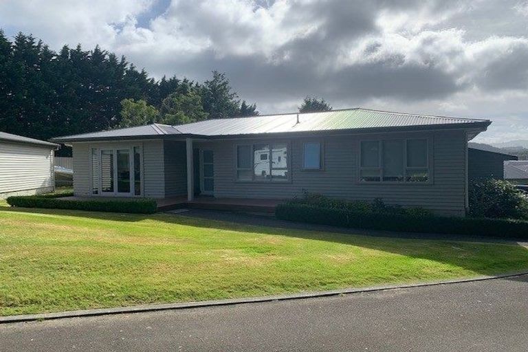 Photo of property in 35 Motukaraka Point, Pauatahanui, Porirua, 5381