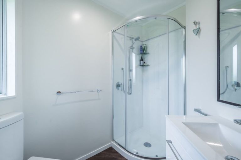 Photo of property in 8 Beachwater Grove, Paraparaumu Beach, Paraparaumu, 5032