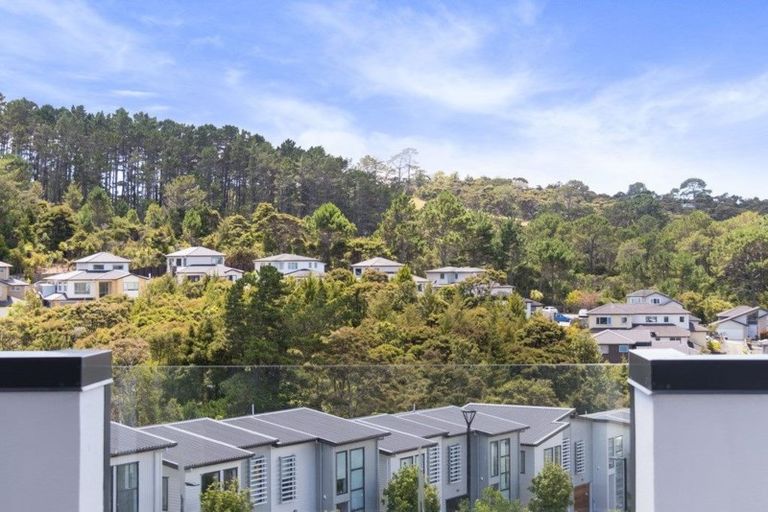 Photo of property in 2/10 Silver Moon Road, Albany Heights, Auckland, 0632