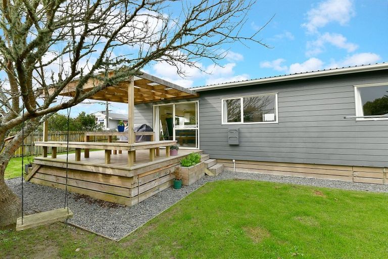 Photo of property in 1/137 Awaroa Road, Helensville, 0800
