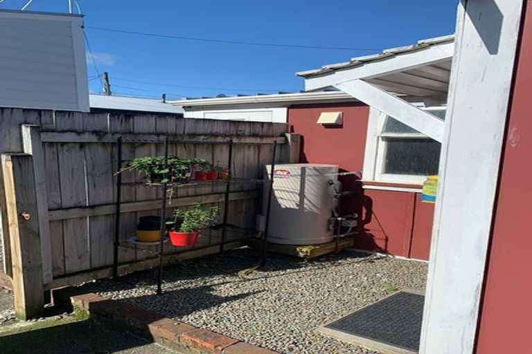 Photo of property in 16 Normanby Street, Newtown, Wellington, 6021