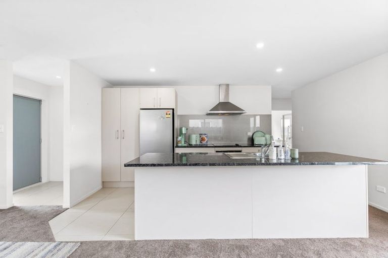 Photo of property in 106 Popokatea Drive, Takanini, 2112