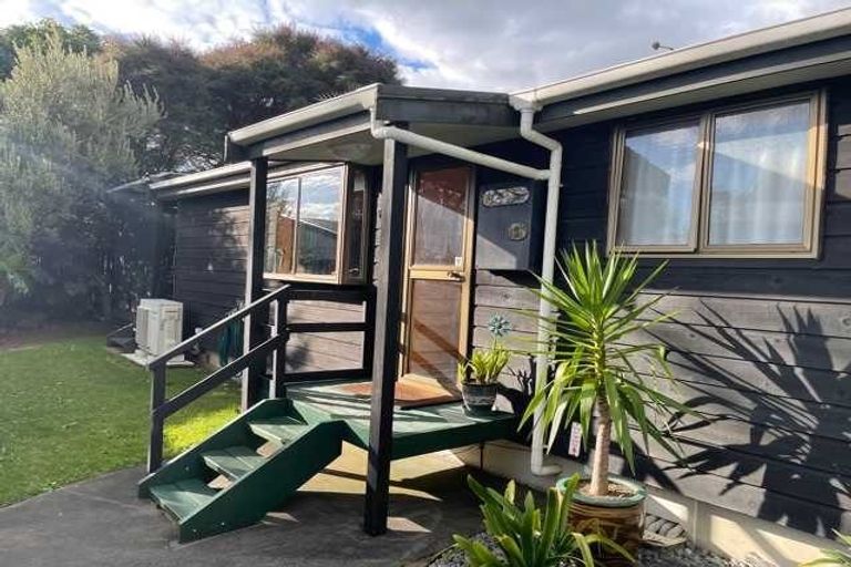 Photo of property in 28 Riverside Drive, Waiuku, 2123