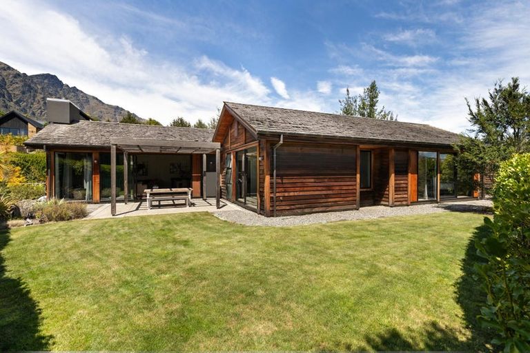 Photo of property in 18 Rannoch Drive, Jacks Point, Queenstown, 9371