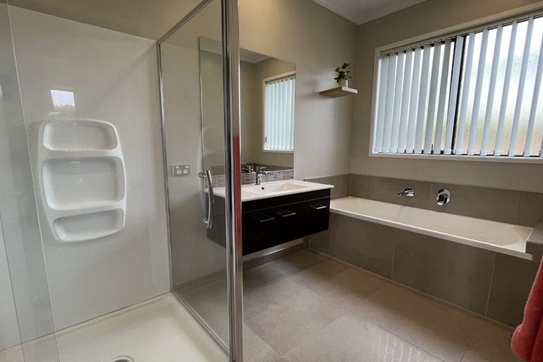 Photo of property in 2 Makaka Lane, Silverdale, 0932