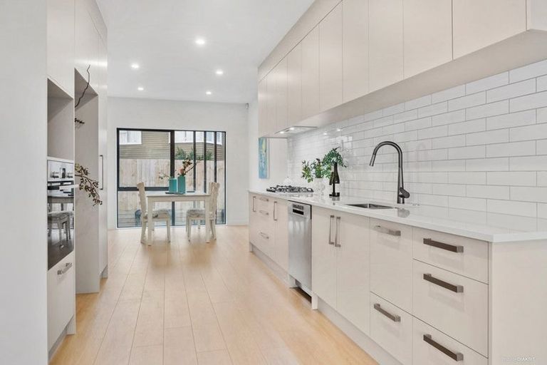 Photo of property in 3/28 Ludlow Terrace, Totara Vale, Auckland, 0627