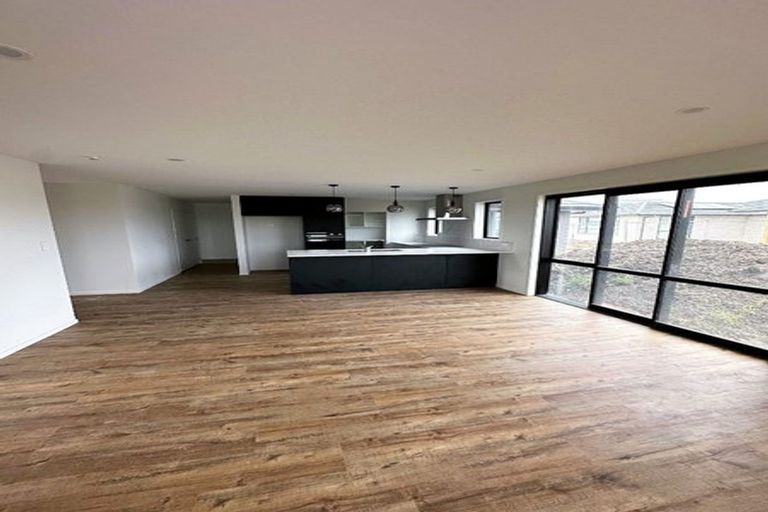 Photo of property in 107 Kaurinui Crescent, One Tree Point, 0118