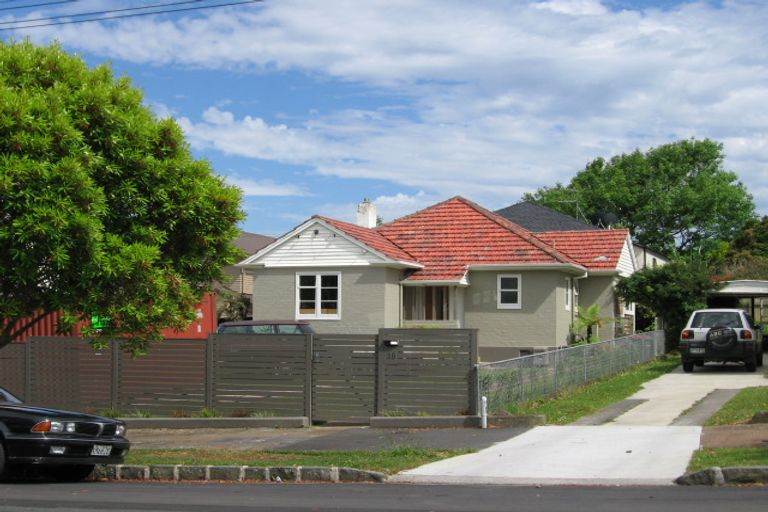 Photo of property in 39 Alberta Street, Point Chevalier, Auckland, 1022