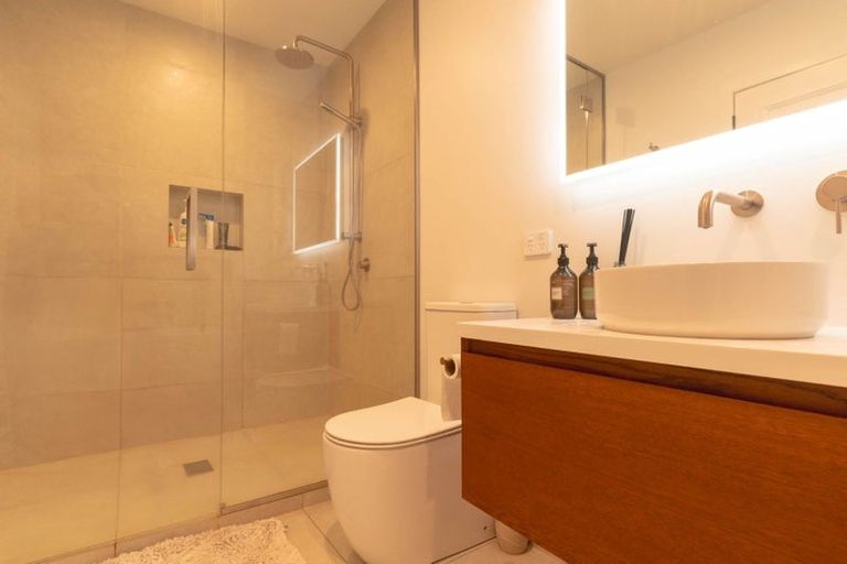 Photo of property in 39 Wharf Road, Te Atatu Peninsula, Auckland, 0610