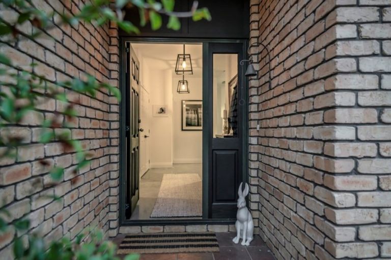 Photo of property in 260 Thornton Road, Cambridge, 3496