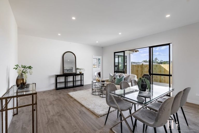 Photo of property in 9 Konoba Avenue, Kumeu, 0810