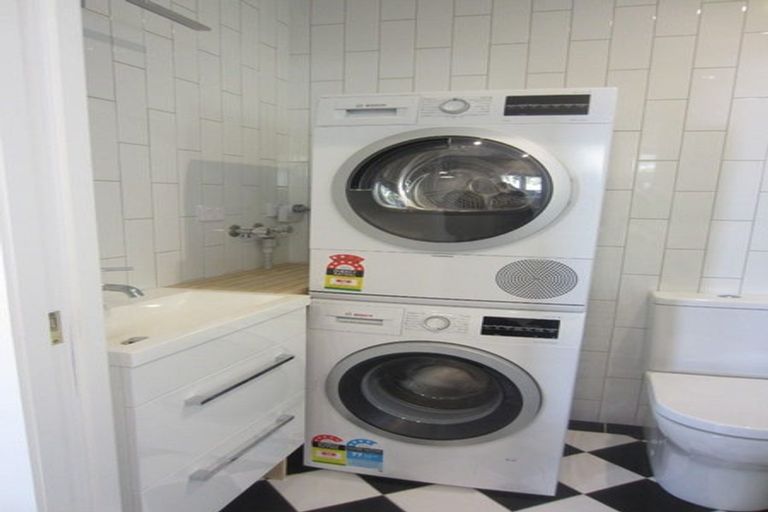 Photo of property in 2/139 Wadestown Road, Wadestown, Wellington, 6012