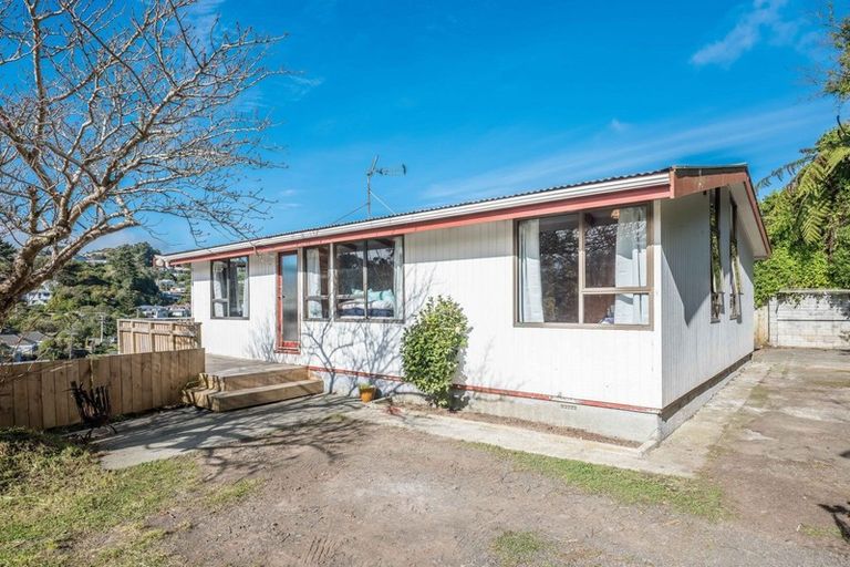 Photo of property in 117 Newlands Road, Newlands, Wellington, 6037