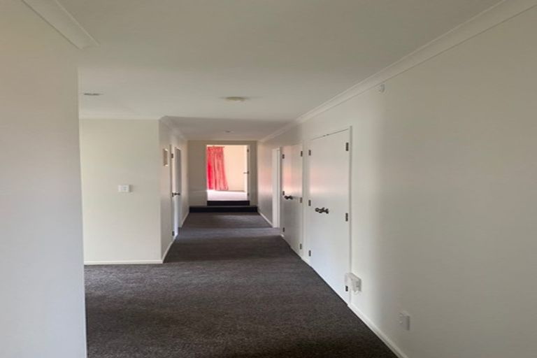 Photo of property in 28 Pukatea Avenue, Albany, Auckland, 0632