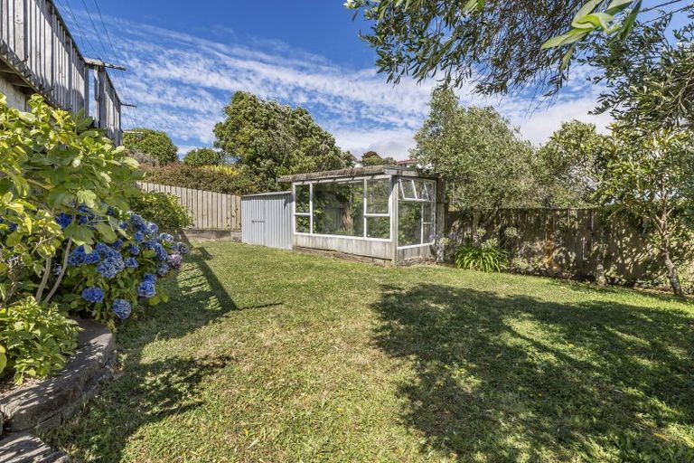 Photo of property in 5 Beverley Grove, Paparangi, Wellington, 6037