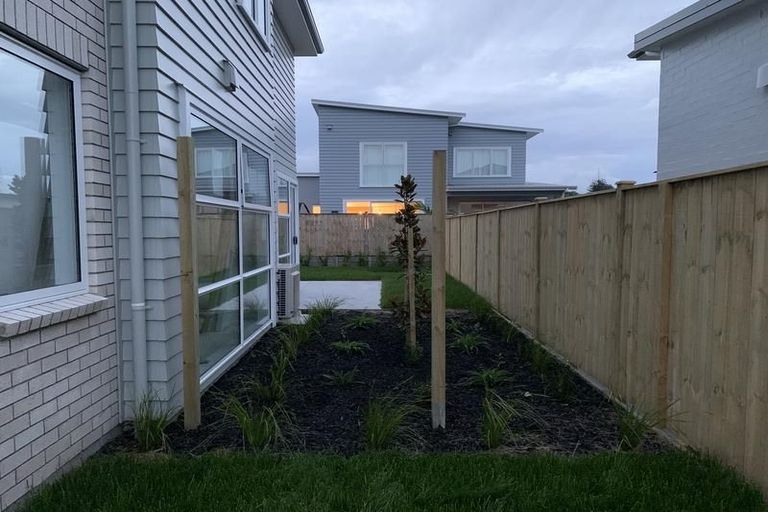 Photo of property in 14 Onekura Street, Red Beach, 0932