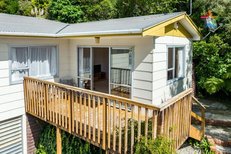 Photo of property in 11 Mokopuna Grove, Stokes Valley, Lower Hutt, 5019