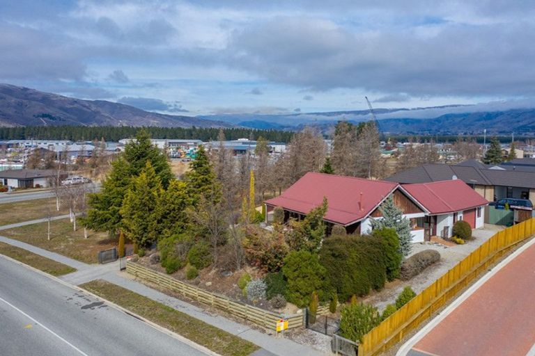 Photo of property in 2 Waenga Drive, Cromwell, 9310