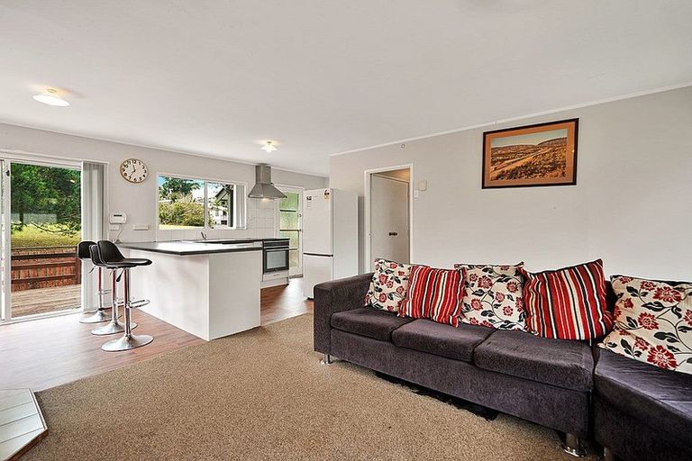 Photo of property in 1/20 Mile Place, Henderson, Auckland, 0612