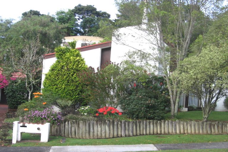 Photo of property in 27 Calman Place, Chatswood, Auckland, 0626
